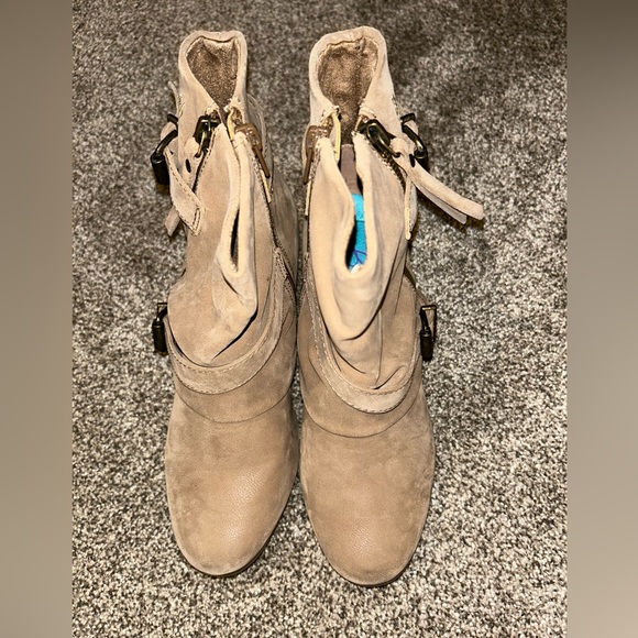 Blowfish Wedges - Picture 2 of 9